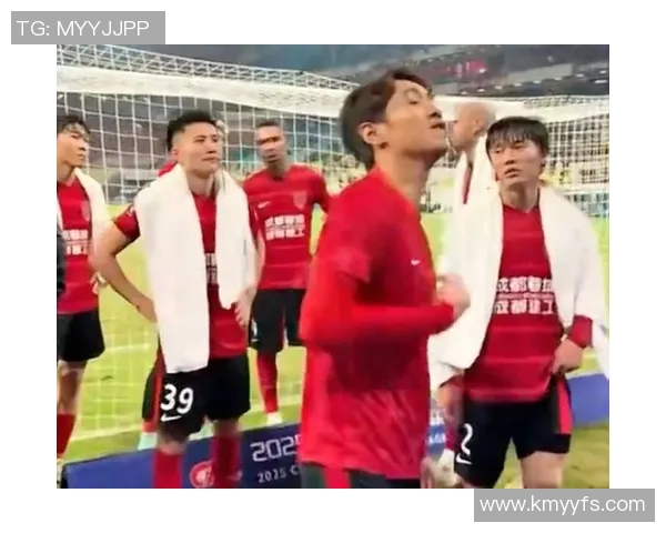 足球队管理混乱引发球星愤怒情绪爆发现场高清图曝光 足球队管理混乱引发球星愤怒情绪爆发现场高清图曝光